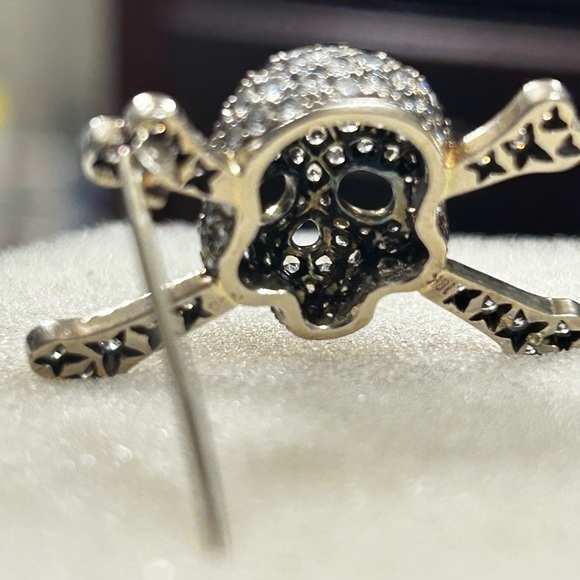 K. Brunini 18 k white gold and diamond pin. - Picture 4 of 7